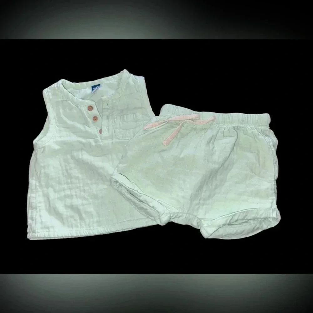 2 sets of Old Navy shorts sets. Size 18-24m